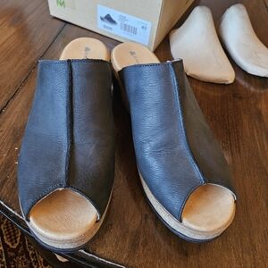 El Naturalista "Leaves - Peasant" 2" wedge slides black. Size 40